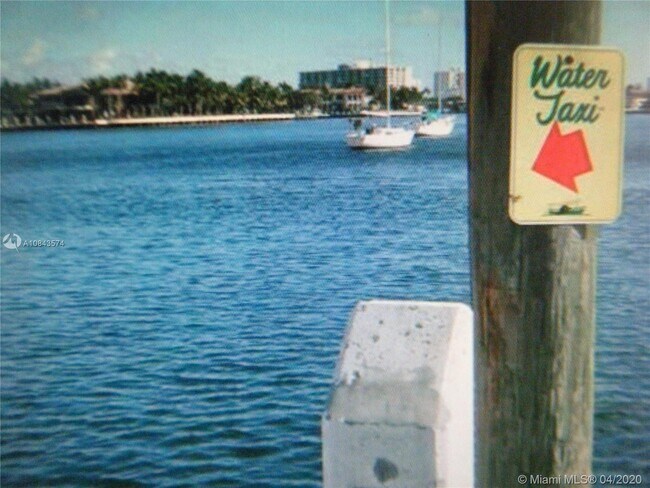 Building Photo - 2430 SE 17th St