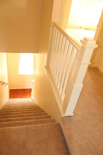 Building Photo - 3088 Kilmer Dr