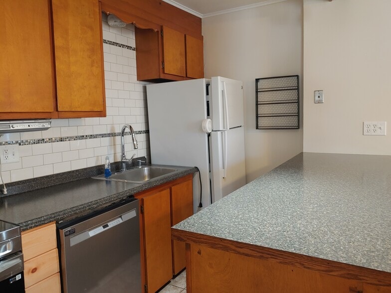 Building Photo - 20 Allen St