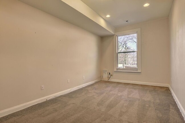 Building Photo - 821 Randolph St NW