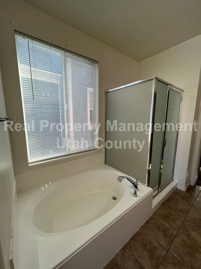 Building Photo - New Lower Price. South Jordan Home
