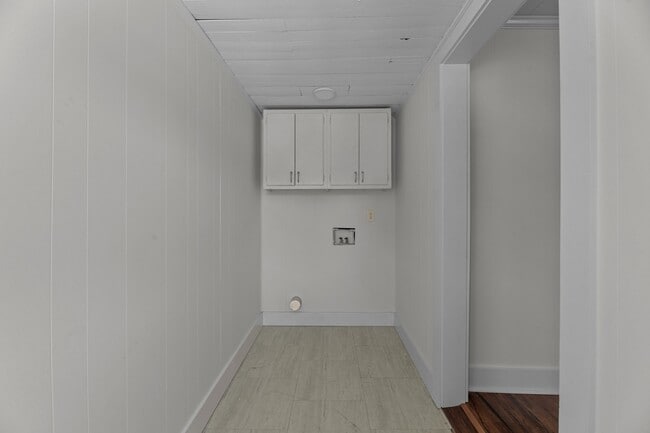 Building Photo - 209 Ellington St