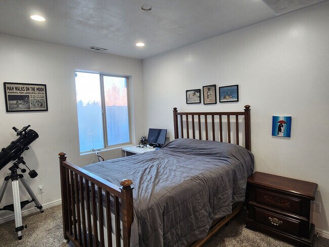 Building Photo - Great 5 Bed 2.5 Bath Home Newly Remodeled