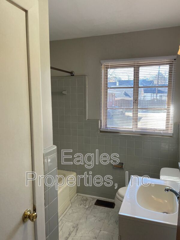 Building Photo - 1112 Beech St