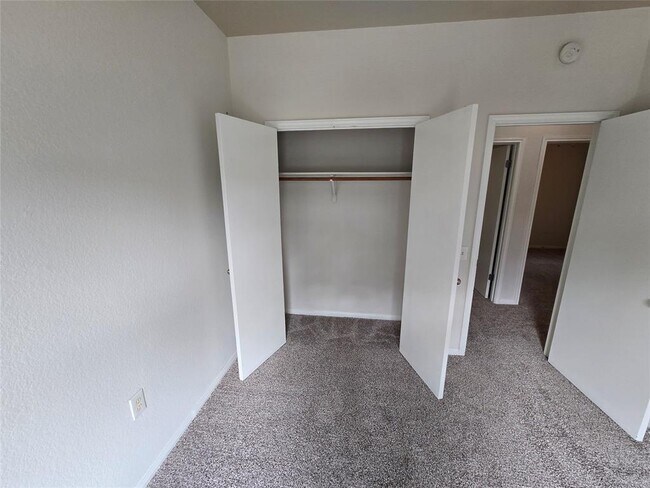 Building Photo - 1604 Singleton Ave