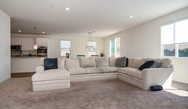 Building Photo - Beautiful 3-Bedroom, 2.5-Bathroom Home for...