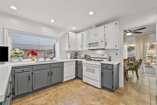 Building Photo - 13247 Mission Tierra Way