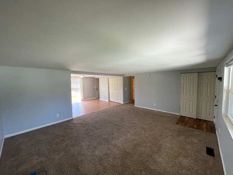 Building Photo - 2306 Deerwood Dr