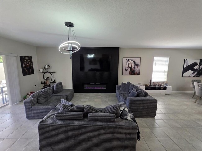 Building Photo - 559 Wayland Dr
