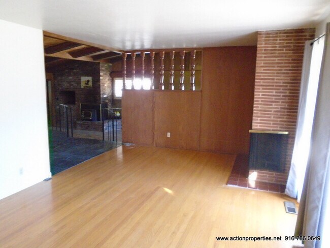 Building Photo - Central Roseville, Single Story Large Yard, Pool w/ Service 3 bedrooms, 2 baths,  1931sqft Gardne...