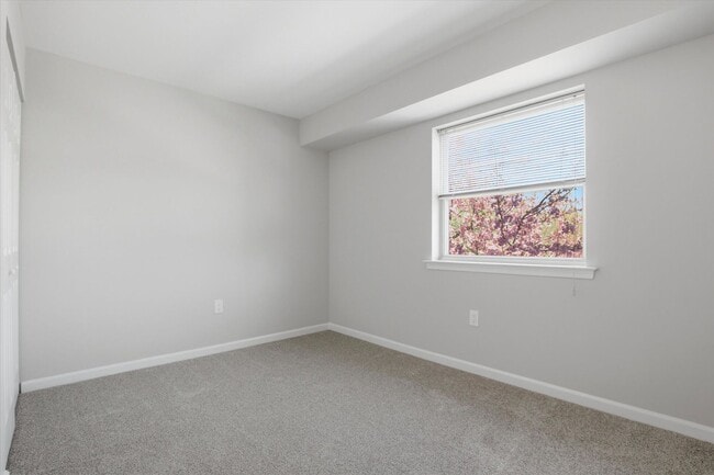 Building Photo - 2BR/2BA Condo in Chesterview | Open Layout, Deck & Community Pool