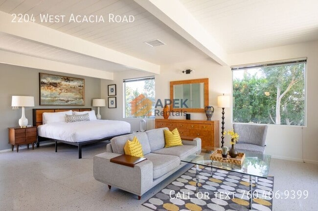 Building Photo - 2204 W Acacia Rd