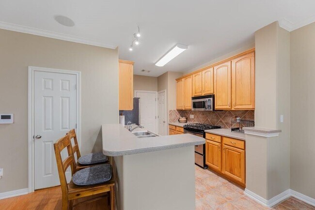 Building Photo - 1101 E Parmer Ln