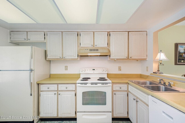 Building Photo - 1999 S Banana River Blvd