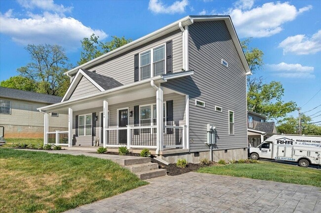 Building Photo - 1702 Baldwin Ave NE