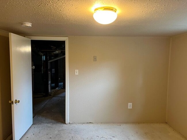 Building Photo - 2Bd/1Ba Single Story House w/ Basement - A...
