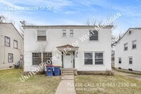 Building Photo - Available Now | 2 Bedroom, 1 Bath Apartmen...