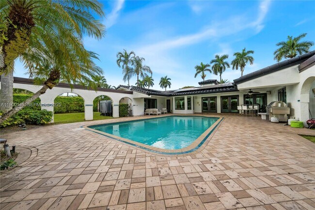 Building Photo - 5820 Palm Tree Rd