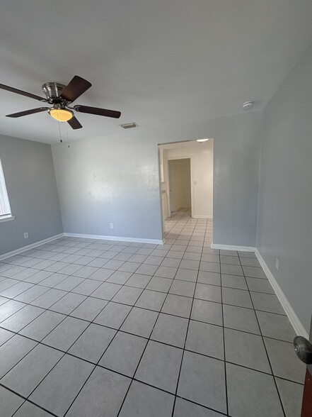 Building Photo - 2554 Ernest St