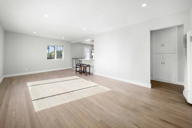 Building Photo - 602 Sunset Dr