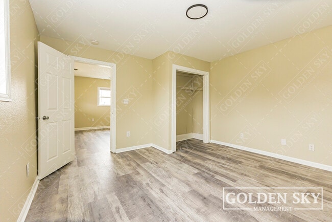 Building Photo - 2109 S Hoyt Ave