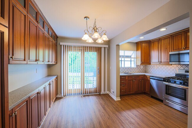 Building Photo - 1113 N Marlyn Ave