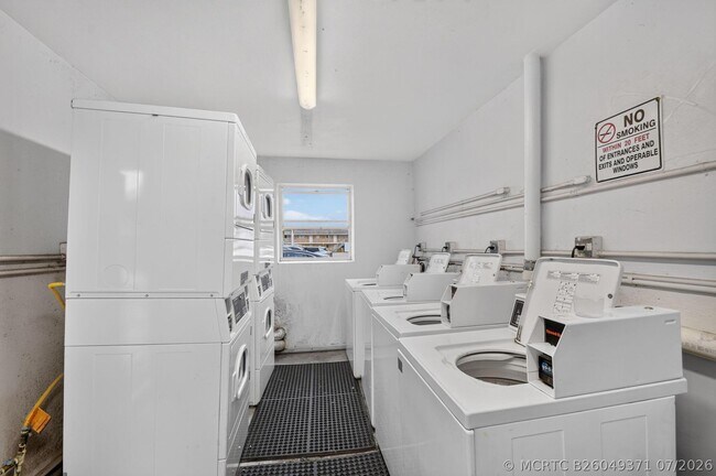 Building Photo - 1505 Crescent Cir