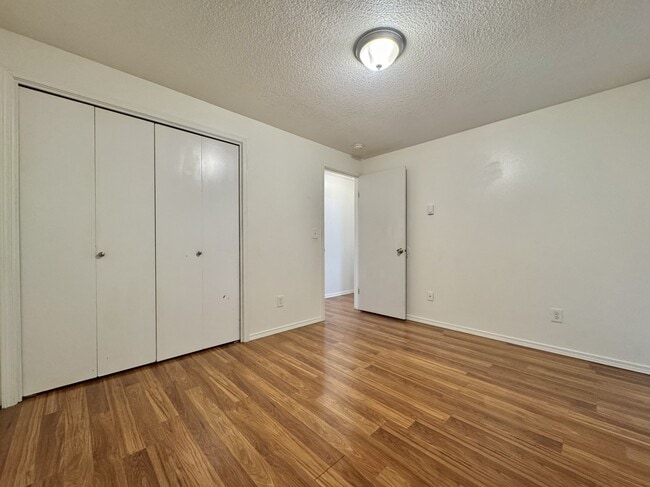 Building Photo - 5558 SW Beaverton Hillsdale Hwy