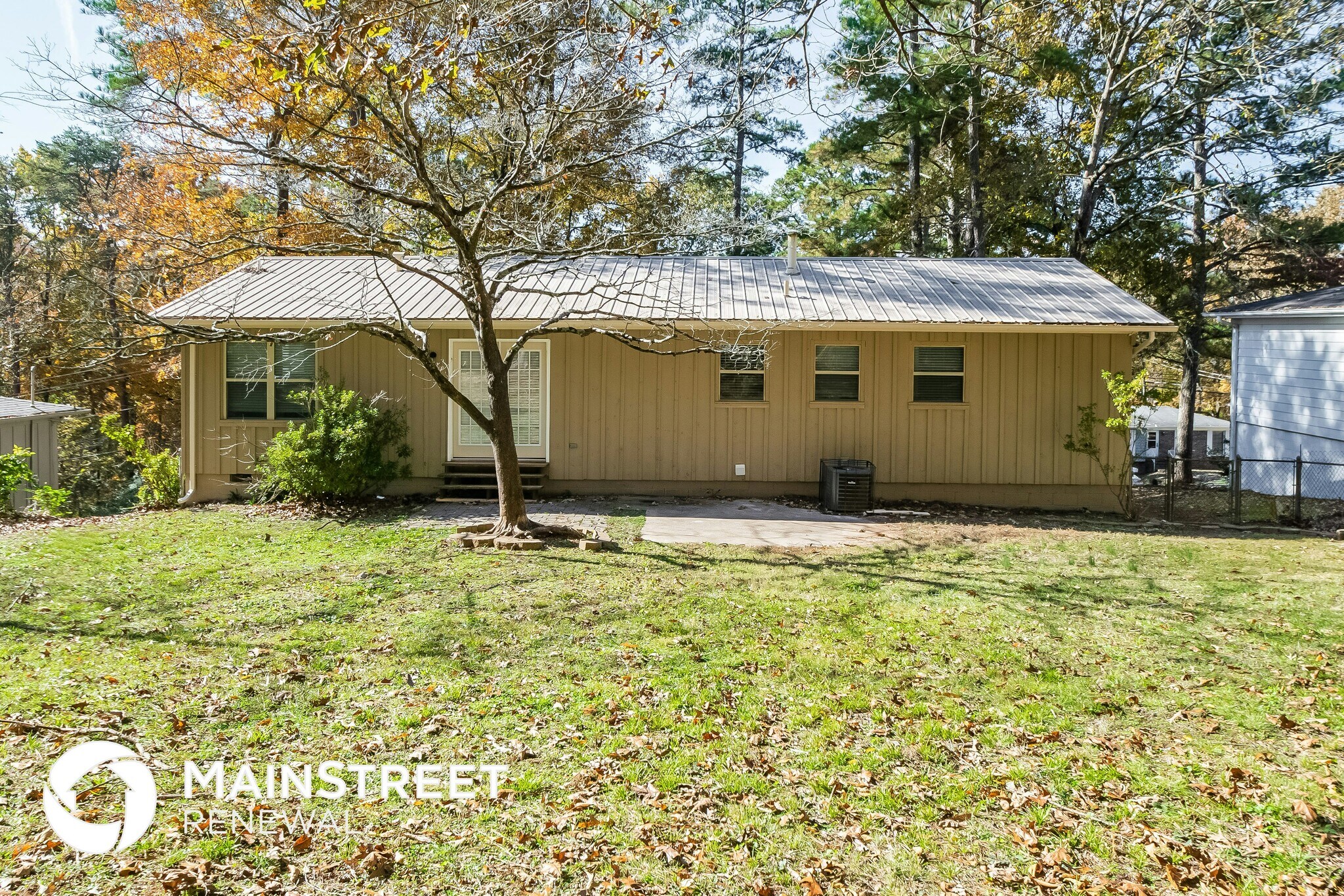 Building Photo - 1525 Pine Tree Dr