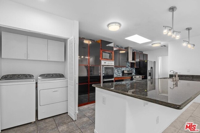 Building Photo - 4442 St Clair Ave