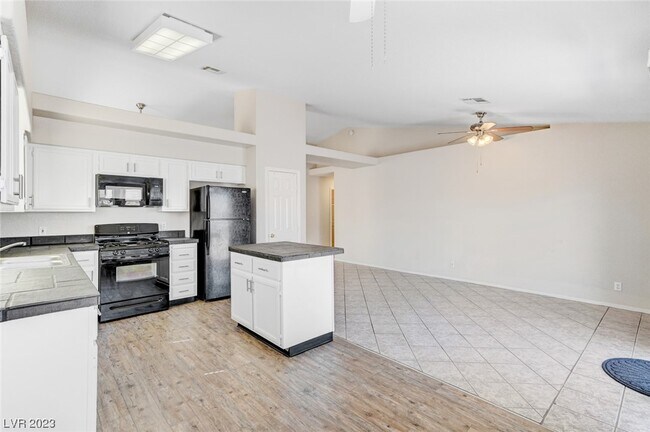Building Photo - 5032 Drummond Rd