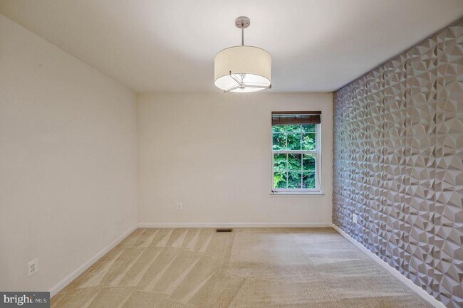 Building Photo - 3461 Eagle Ridge Dr