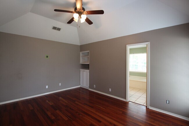 Building Photo - COMING SOON! Stunning 3 Bed 2 Bath Home in Lindale ISD!