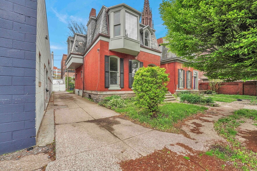 Building Photo - 1 Saint Louis Pl