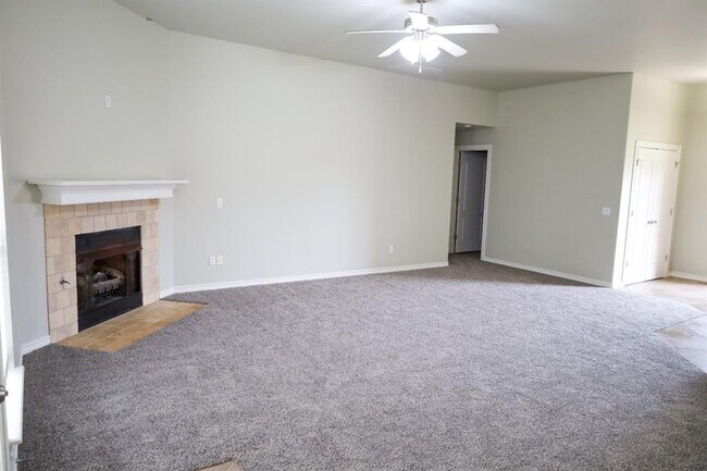 Building Photo - 2704 NE 129th St