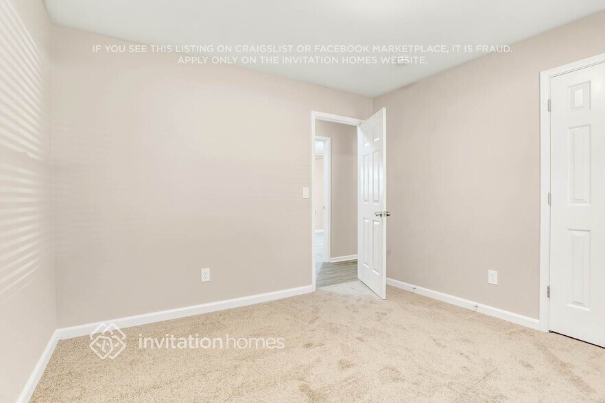 Building Photo - 4288 Castlegate Dr