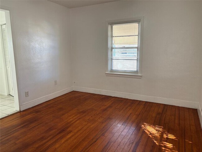 Building Photo - 1437 Pine St