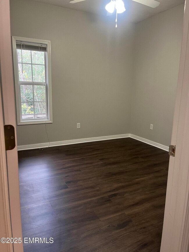 Building Photo - 391 Makenzie Ln