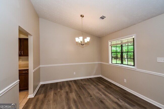 Building Photo - 263 Independence Dr