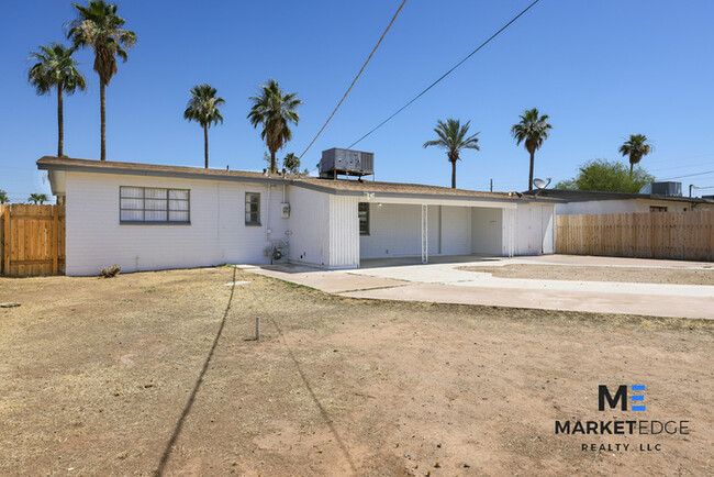 Building Photo - 4 Bed/2Bath Home at 39th Ave/Camelback! Re...