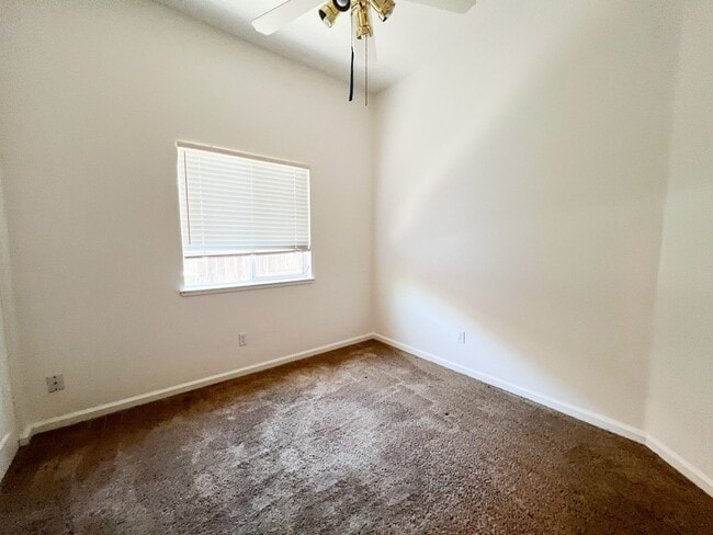 Building Photo - Laguna West 4 Bed, 2 Bath Home