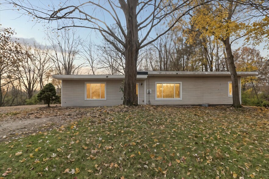 Building Photo - 671 W Clark Rd