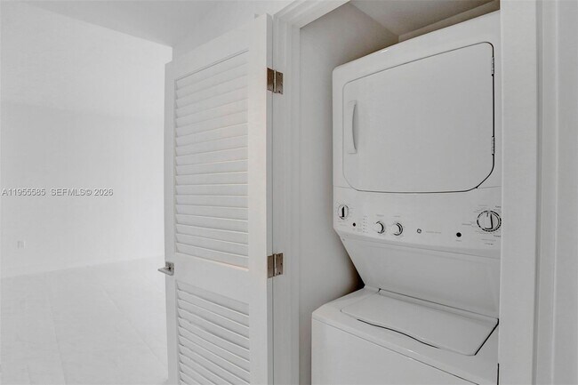 Building Photo - 301 Altara Ave