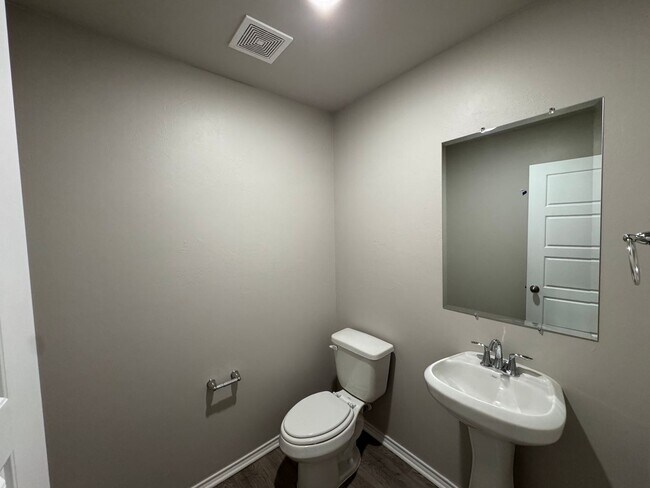 Building Photo - Beautiful 4 Bedroom 2.5 Bathroom Home in Piedmont Schools (Neighborhood Park/Splash Pad)