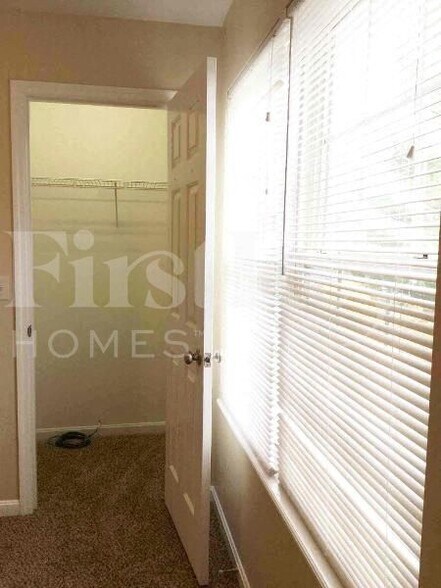 Building Photo - 8218 Melrose Ln