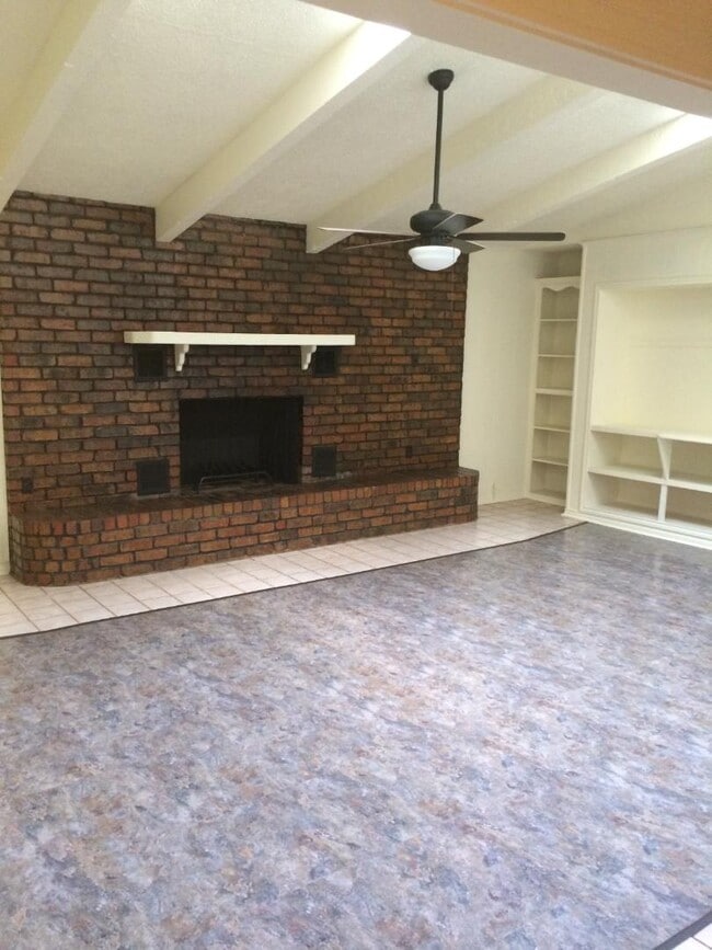 Building Photo - 335 Access Rd