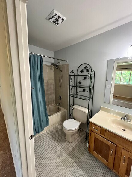 primary bathroom - 2147 Chapel Valley Ln
