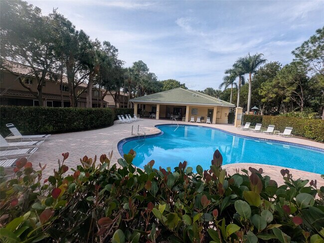 Building Photo - 4759 Pinemore Ln