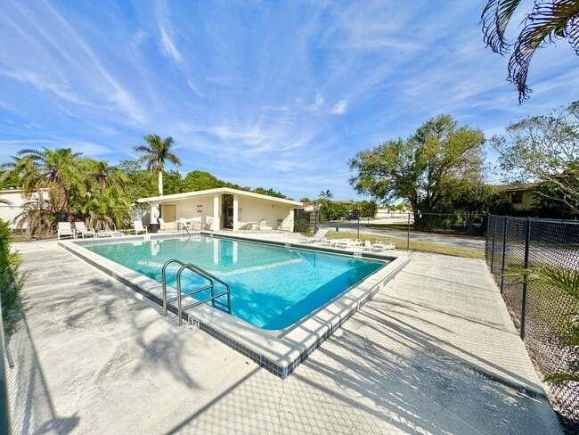 Building Photo - ** TREETOPS OF NAPLES ** 1 BED / 1 BATH - CONDO - SOUTH NAPLES - ANNUAL RENTAL