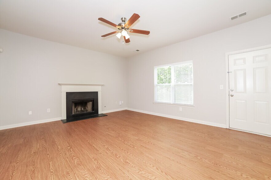 Building Photo - 3112 Berthas Overlook